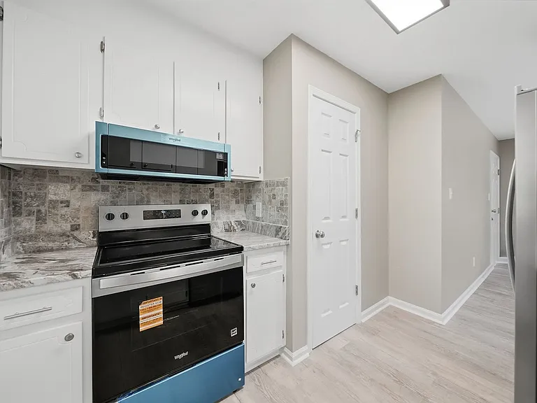 525 12th St SW #8 — Photo 23