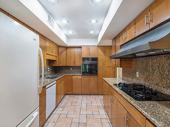 4th image of 9311 Round Hill Ct