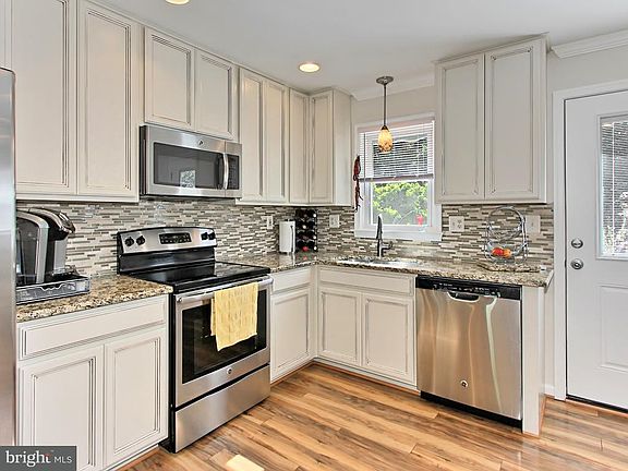 3rd image of 4517 Jennifer Ln