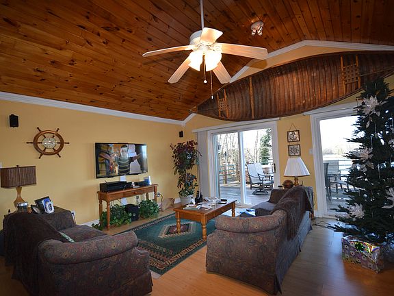 3rd image of 3271 Lakeside Dr