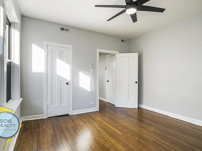 Hyde Park Apartments — Photo 11