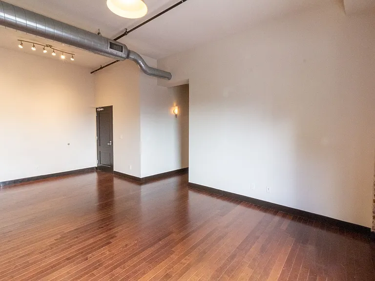 107 N Detroit Ave — Photo 43
