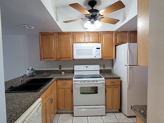 5th image of 4703 SW Santa Barbara Pl APT 9