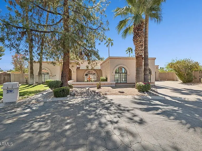 4319 E Lupine Ave — Photo 2
