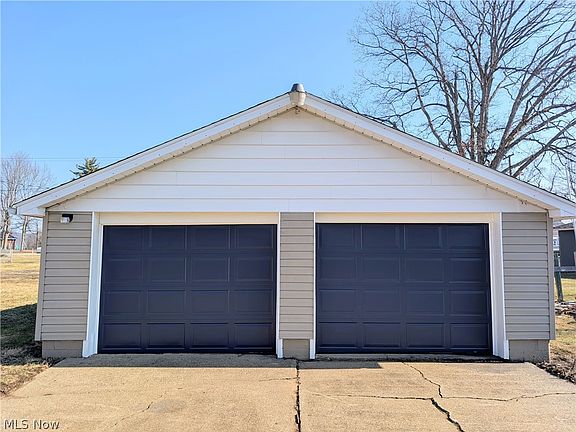 4th image of 317 N Maple St