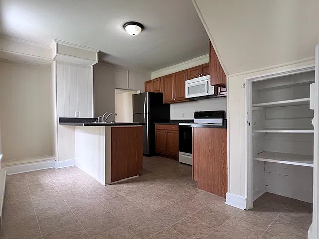 410 W Main St #1