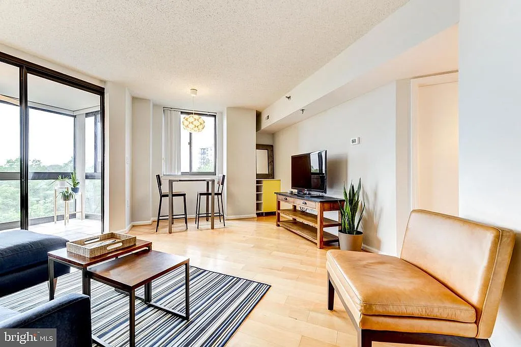 1 bed, 687 sqft, $2,595 — Photo 2
