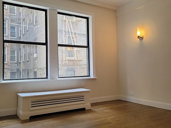 2nd image of 211 W 106th St APT 1C