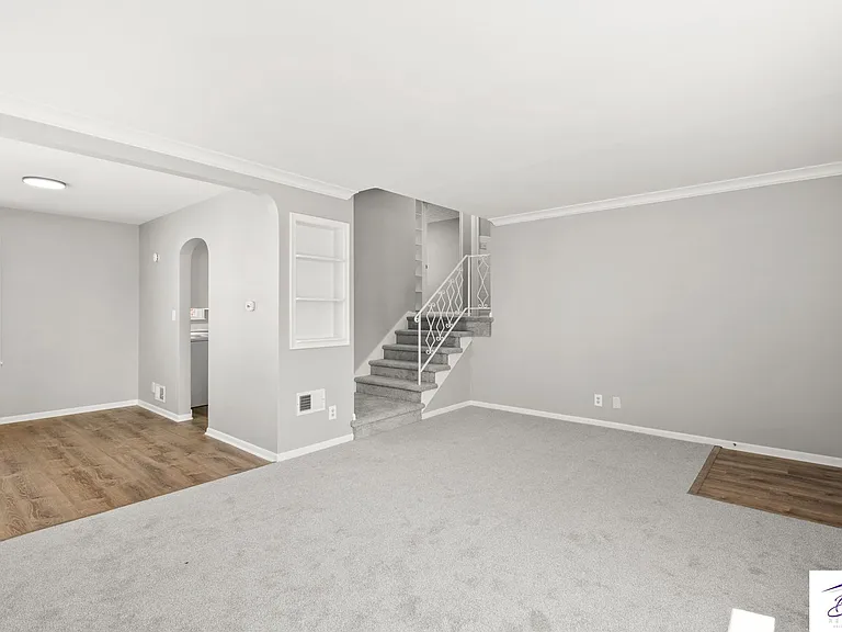 4216-4220 Vinton St — Photo 2