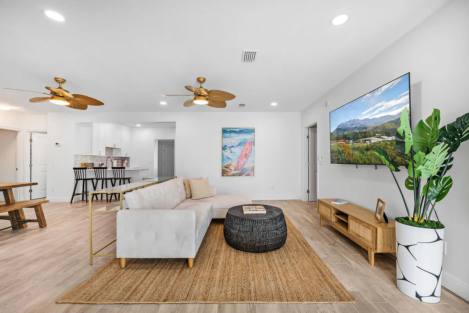 3 bed, 2.0 bath, $8,647 — Photo 2