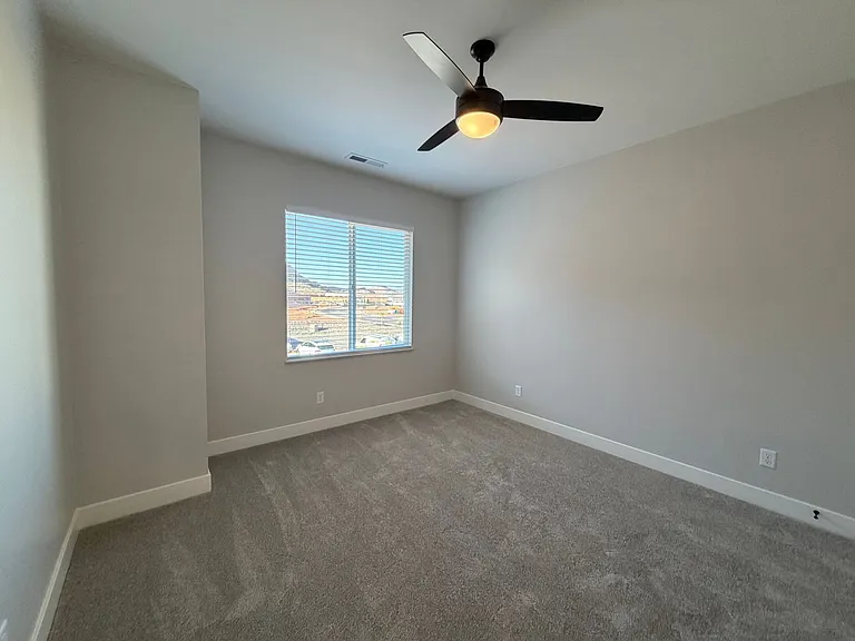 608 E Hemsworth Ln — Photo 28