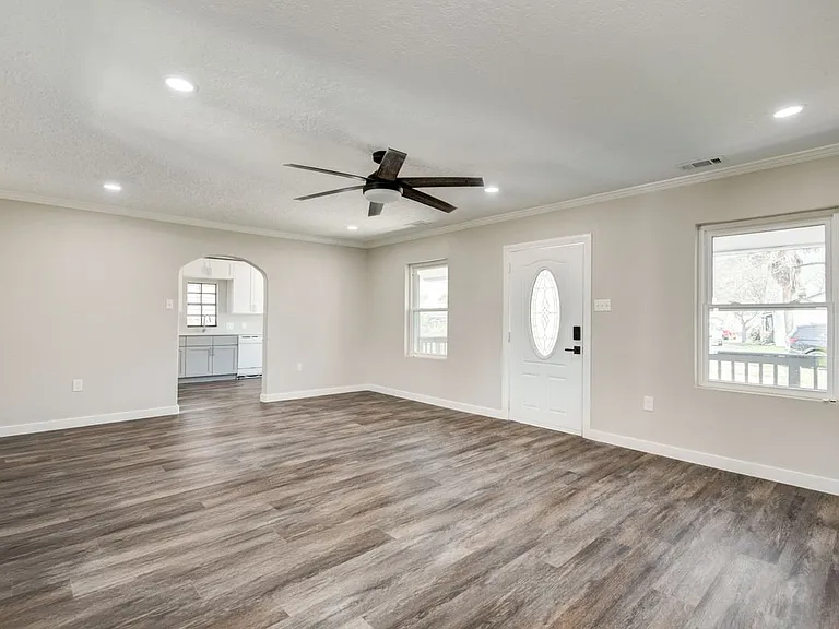 418 S Kansas St — Photo 16