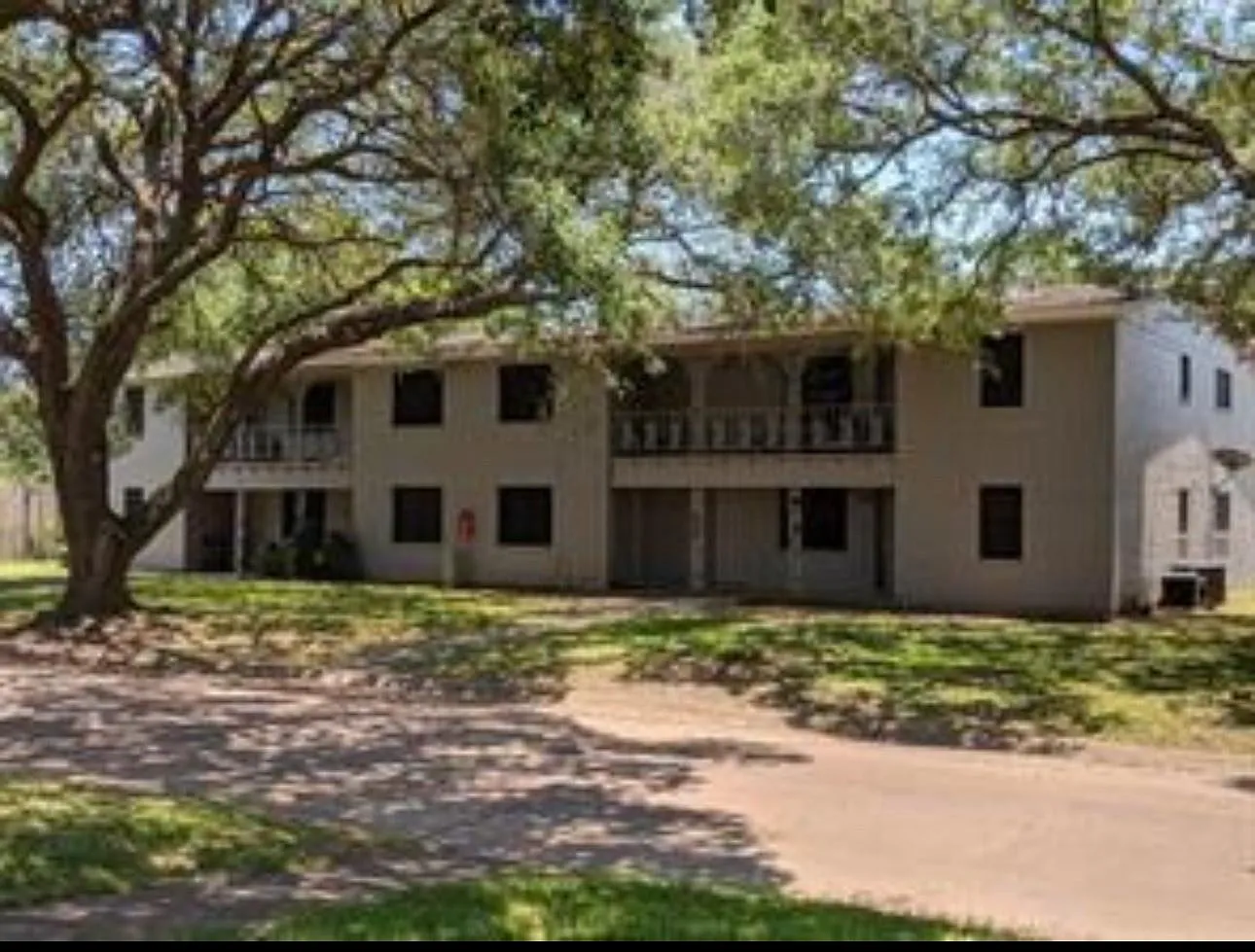 2 bed, 1.0 bath, 990 sqft, $1,000 — Photo 1