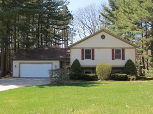 12888 Sikkema Dr, Grand Haven, MI 49417