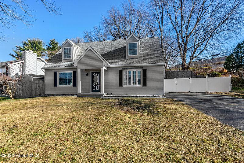 2nd image of 4 Manor Boulevard