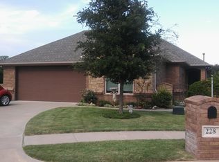 228 Captains Ct, Granbury, TX 76049