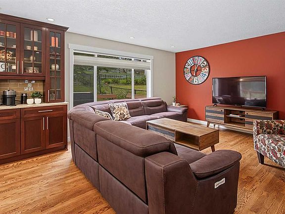 4th image of 21 N Edgebrook Park NW