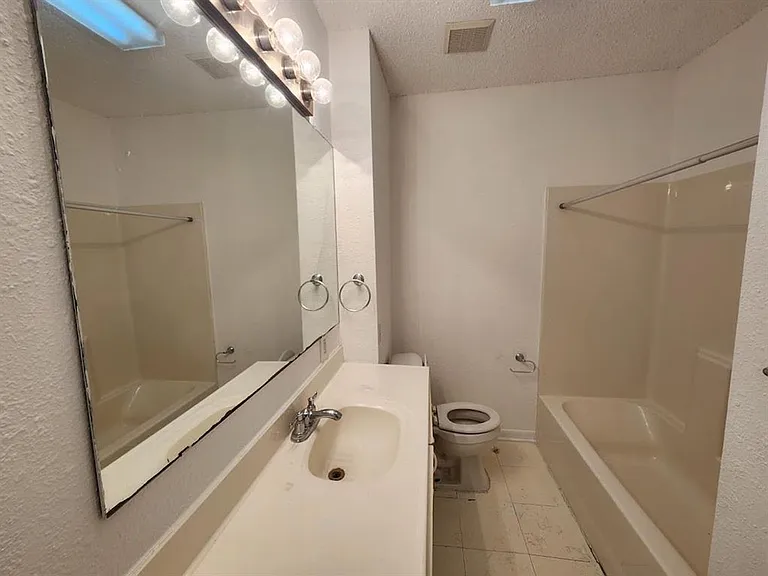 4505 Avenue A — Photo 10
