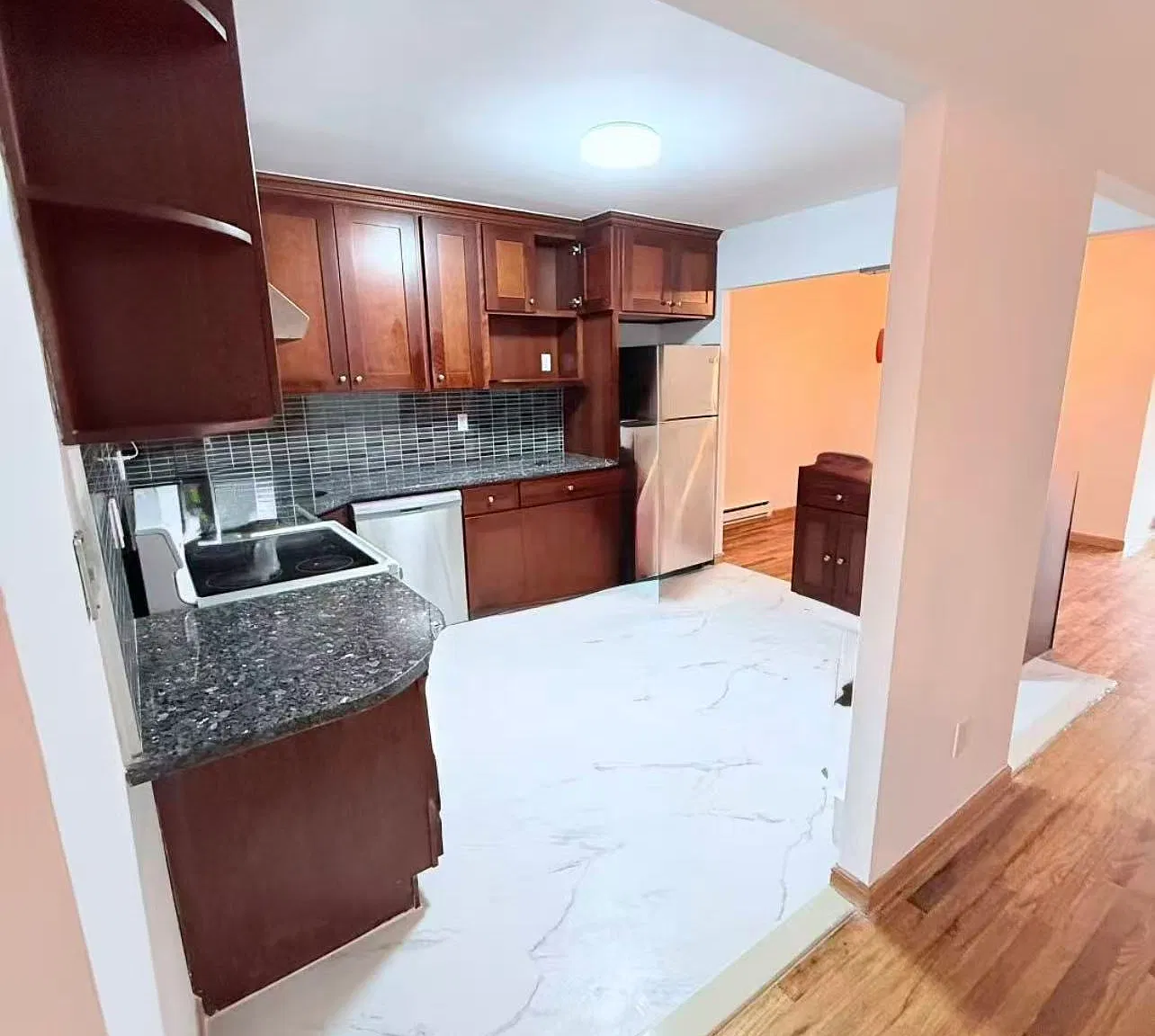3 bed, 1200 sqft, $3,200 — Photo 2