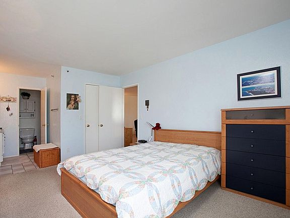 3rd image of 7508 Parkway Dr Unit 205