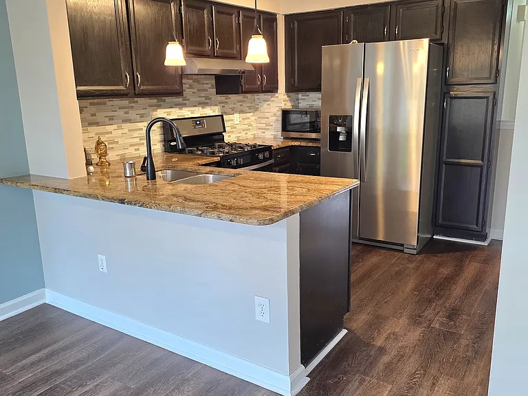 43603 Yorkville Dr — Photo 5