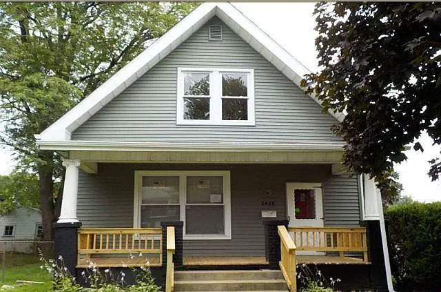2428 W Kellogg Ave photo 1