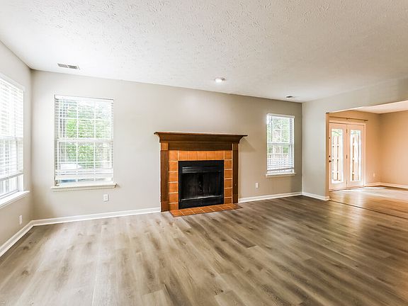 4th image of 5223 Pin Oak Dr