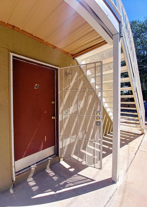 Bright and Updated Studio Space Just 3 Blocks to UNM Apartments
