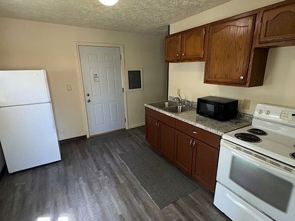 3rd image of 2504 & 2506 N Kerth Ave #2504