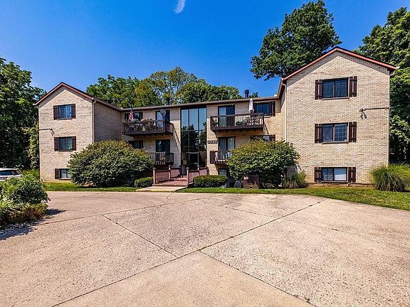 3rd image of 2040 Woodtrail Dr APT 6