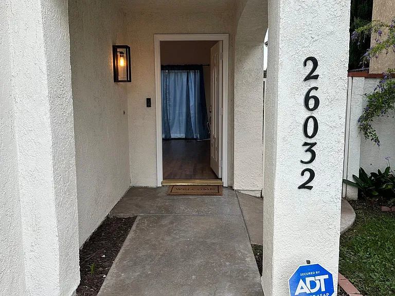26032 Dundee Dr — Photo 4