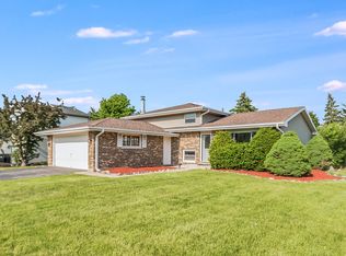 3903 N Galesburg Ave, Arlington Heights, IL 60004