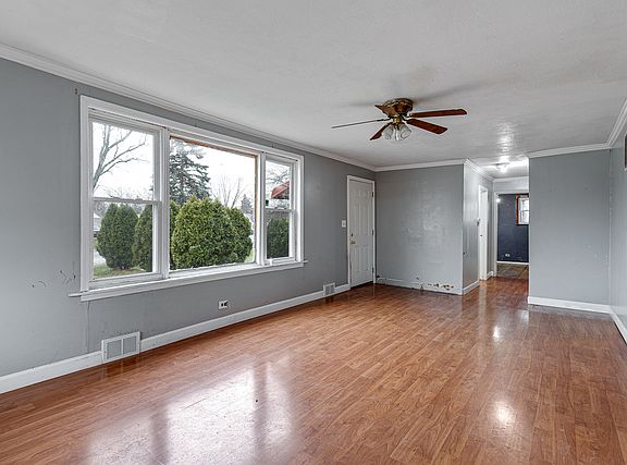 5th image of 9740 Castello Ave