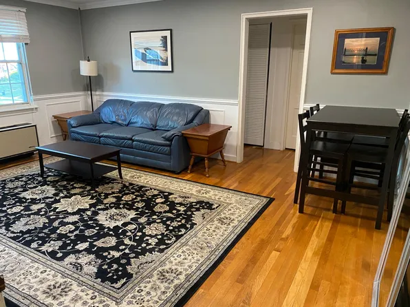 16 Auburn Ct APT B, Alexandria, VA 22305