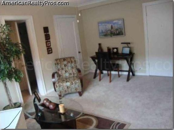 2nd image of 6104 S Woodlawn Ave APT 201