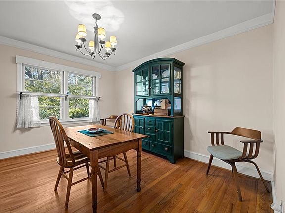 5th image of 936 Chester Cir