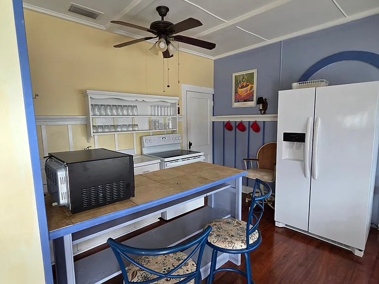 6507 Grand Blvd #A — Photo 2