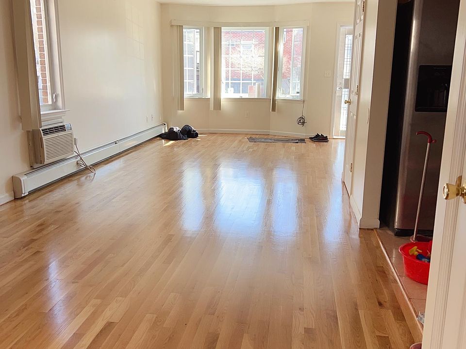 1st image of 2329 124th St #1