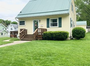 522 Pine St, Dixon, IL 61021