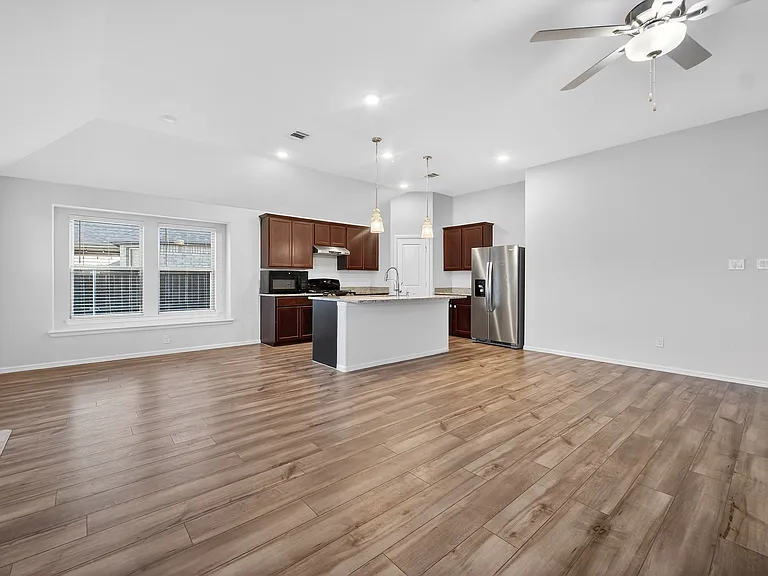 2704 Rambling Rd — Photo 9