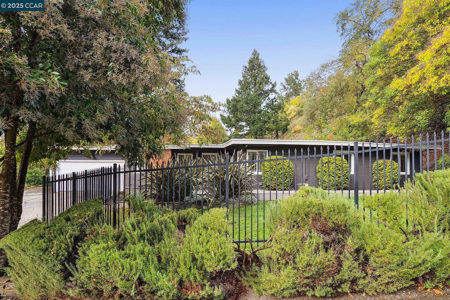 980 Janet Ln photo 1