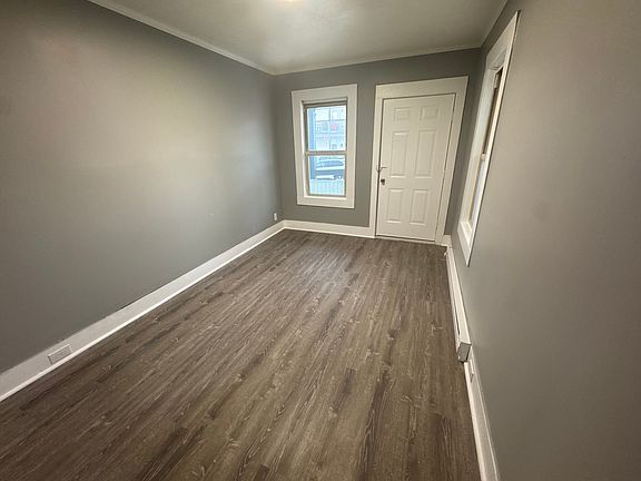 3rd image of 162 Charlton St #1