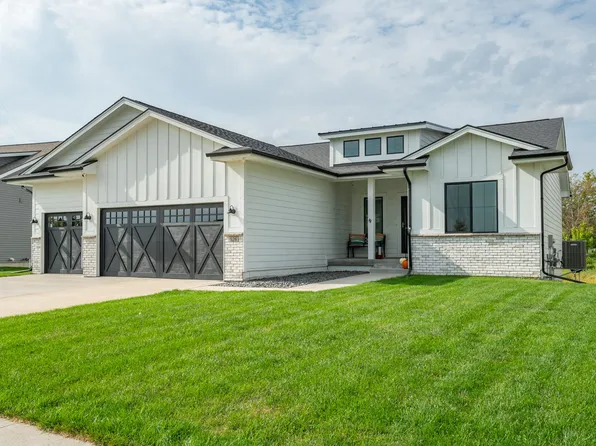 526 Sunset Dr SE, Altoona, IA 50009