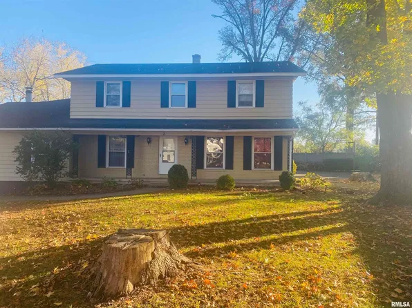 2 Gardner Dr, Centralia, IL 62801