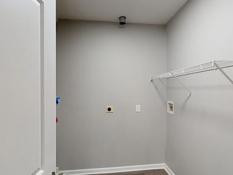 Brookside Park Apartments — Photo 17