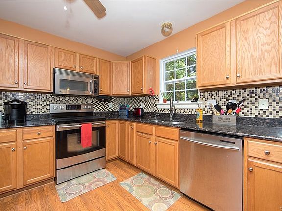 4th image of 353 Nottoway Ln