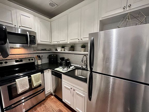 3rd image of 303 W 18th St Fl 2