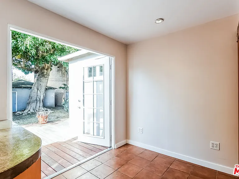 801 Brooks Ave — Photo 8