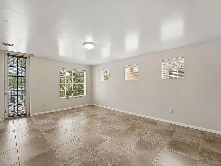 819 SW 7th Ave — Photo 17