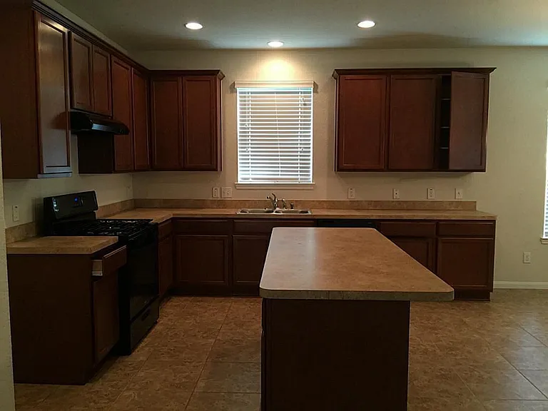 1103 Messina Ln — Photo 6